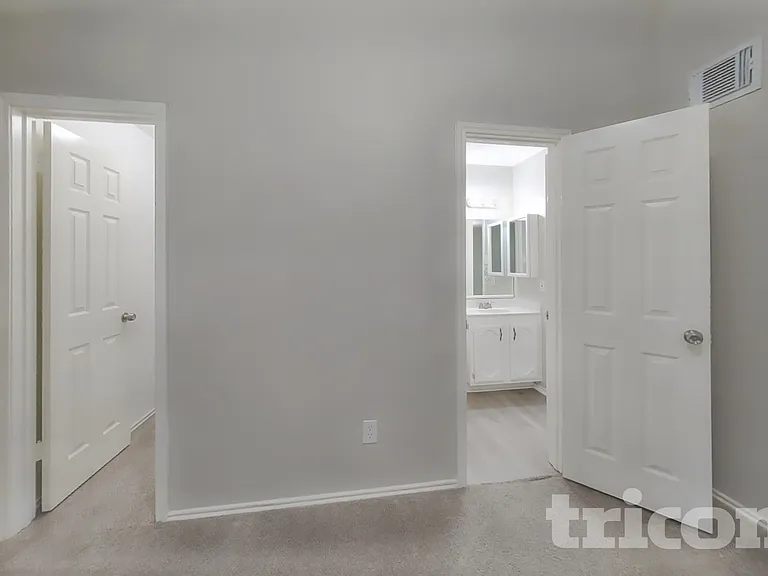 7811 Bluff Trail Dr — Photo 13