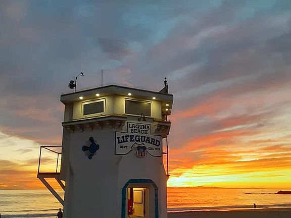 Walking Distance to The Laguna Beach lifeguard Tower!