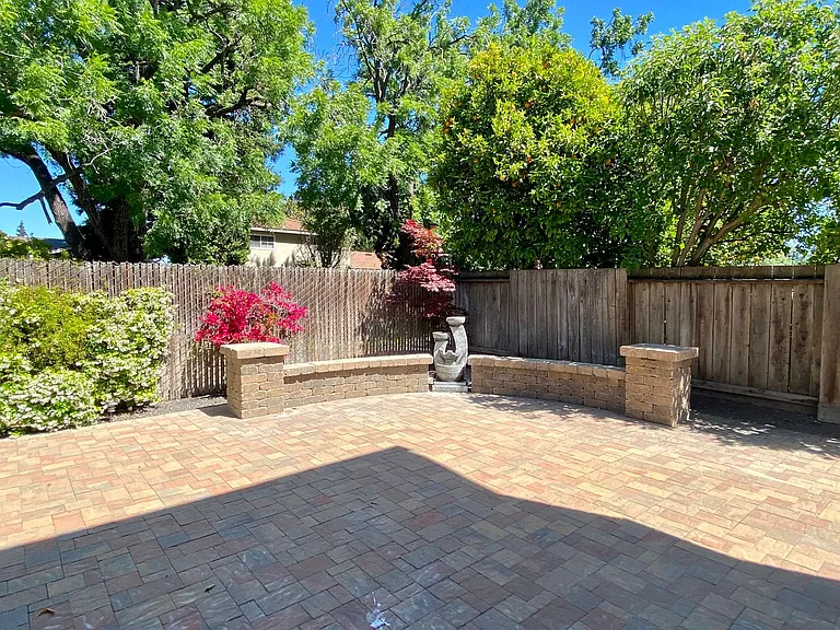 764 Starbush Dr — Photo 21