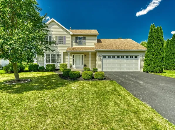 154 Fitzpatrick Trl, West Henrietta, NY 14586