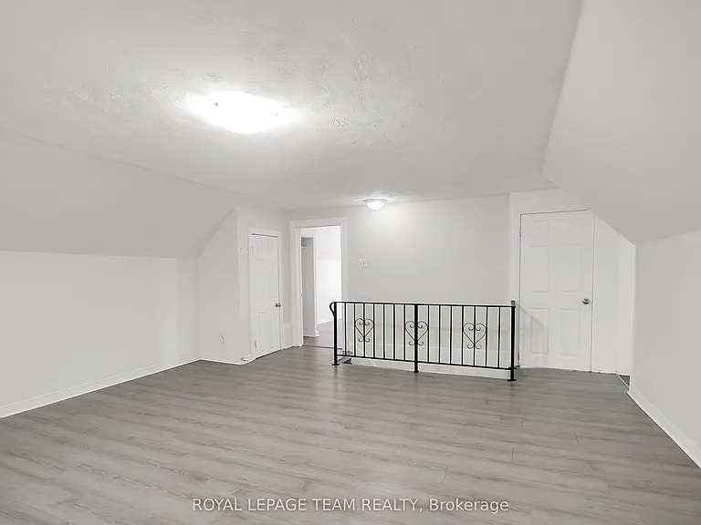 4 Eccles St #5 — Photo 12