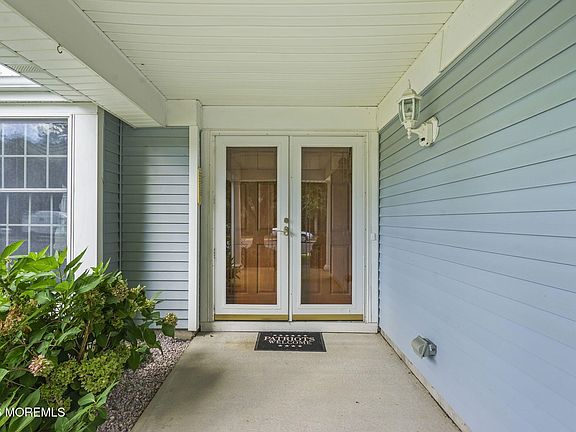 3rd image of 513 Waterford Drive