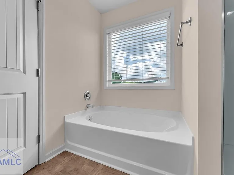 139 W West Winn Ave — Photo 28