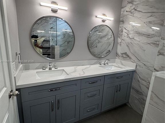 5th image of 504 Woodgate Cir #C