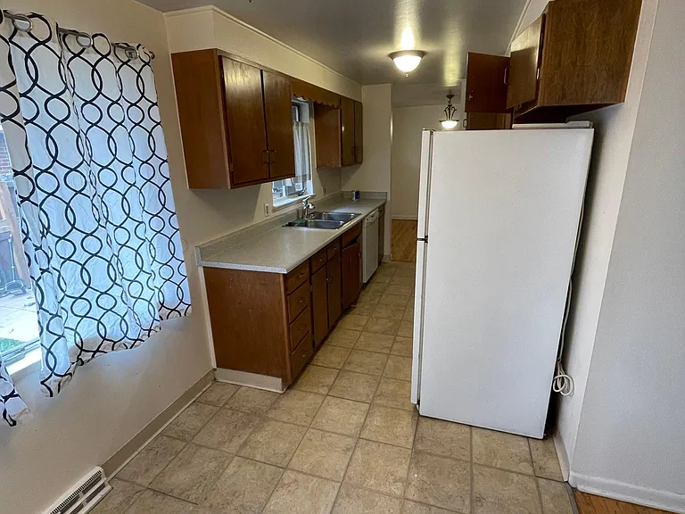 1136 Krameria St — Photo 9
