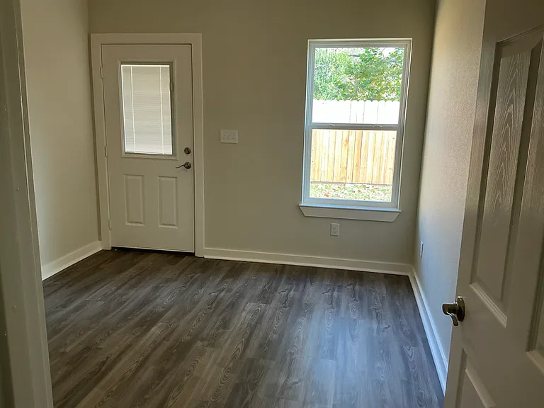 2602 Seaton St — Photo 21