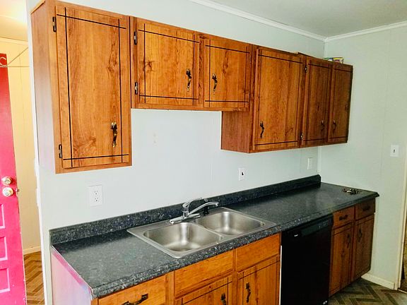 Nice kitchen with disposal 