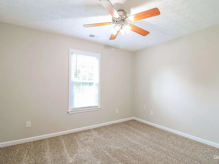 819 Winding Grove Ln — Photo 11
