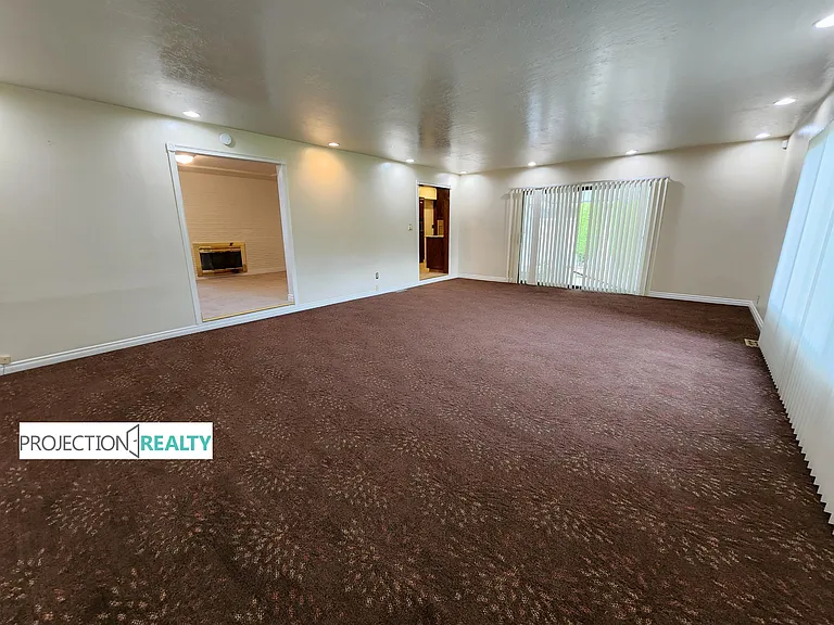 11128 NE Everett St — Photo 2