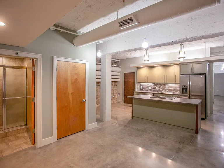 509 W Spring St #100 — Photo 2