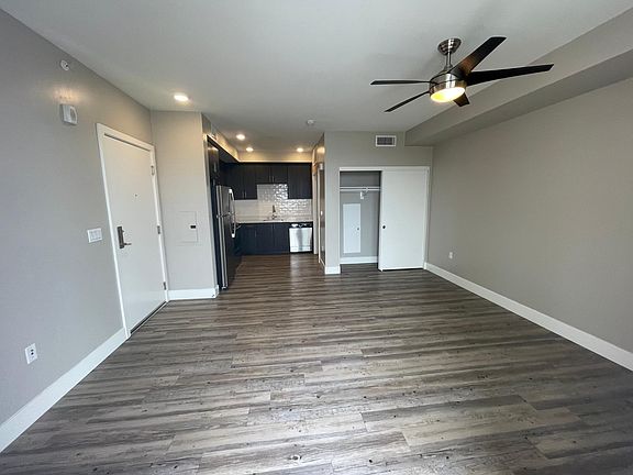 4th image of 553 W Date St #401