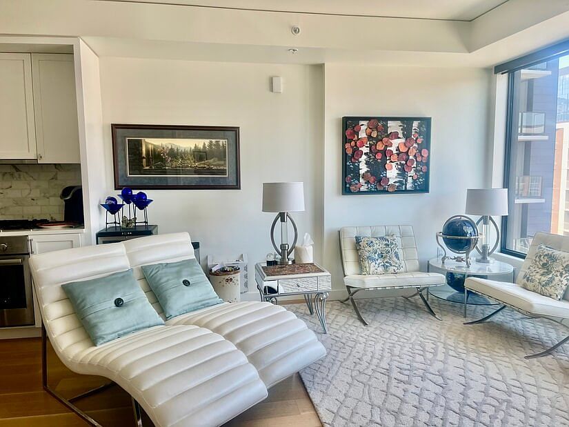 Light, bright and modern Luxury Living at Union Station