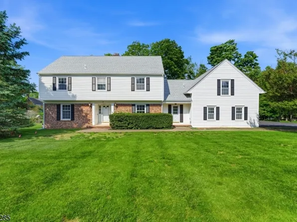 3 Elm St, Chester Boro, NJ 07930