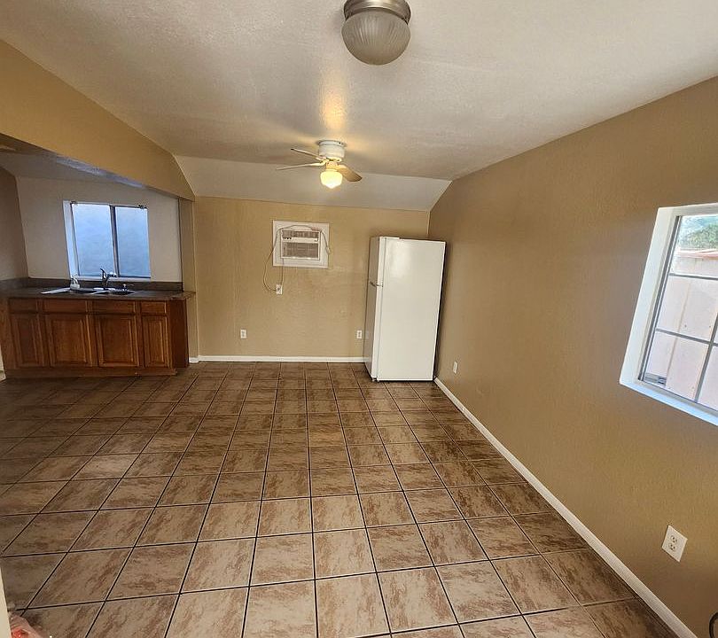 1st image of 545 1/2 E 11th St