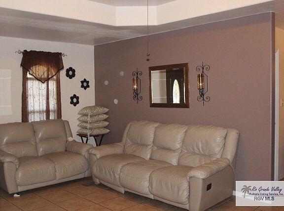 3rd image of 2844 Rosewood Cir