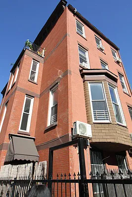 Rented by Elite NY Holdings | media 44