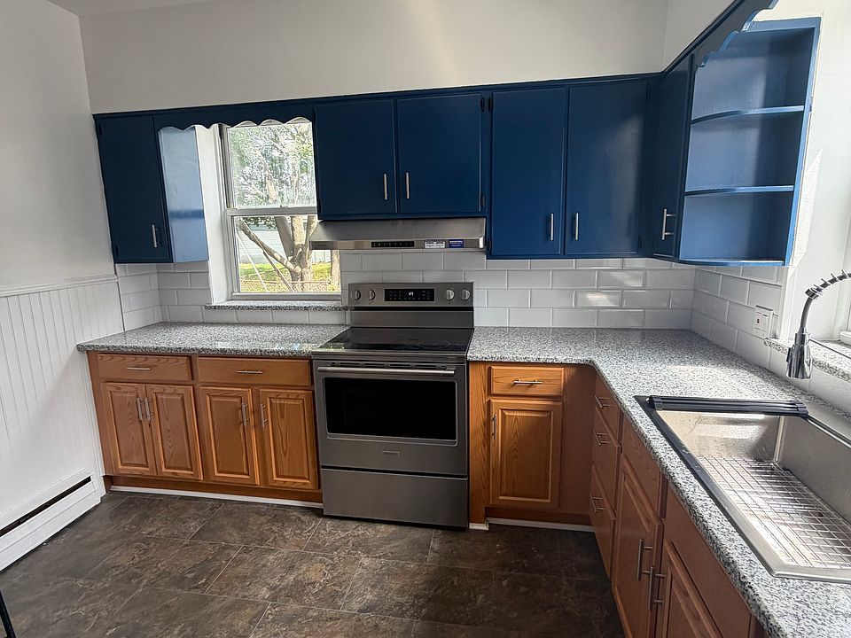 1st image of 325 W 1st St Room 1E