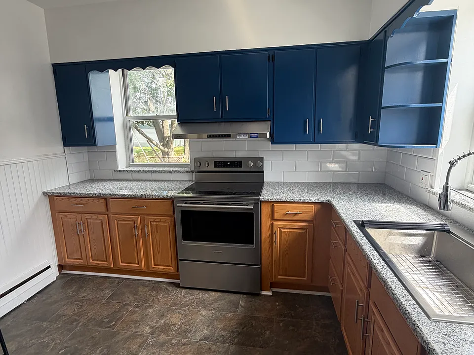 325 W 1st St #1E