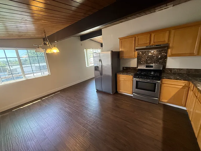 9712 Saint George St — Photo 7