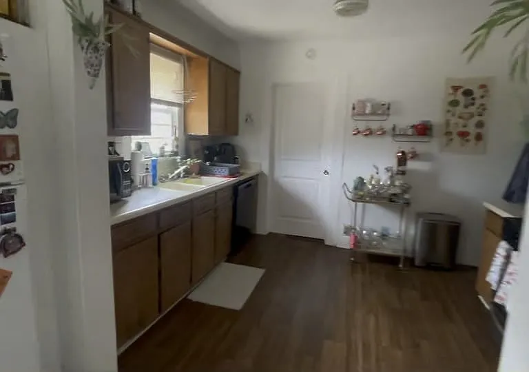 1033 W Hickory St — Photo 29