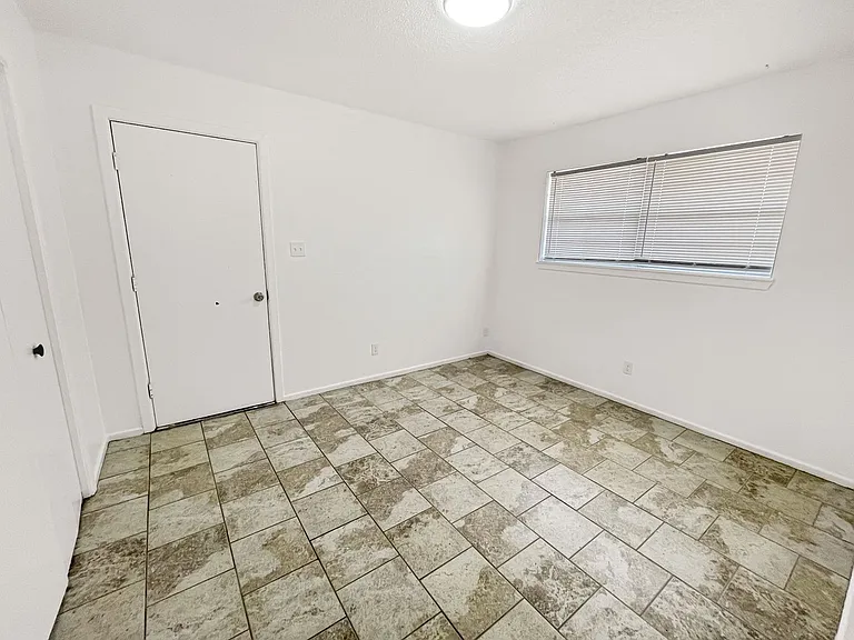 2612-2614 E Sunset Cir — Photo 6