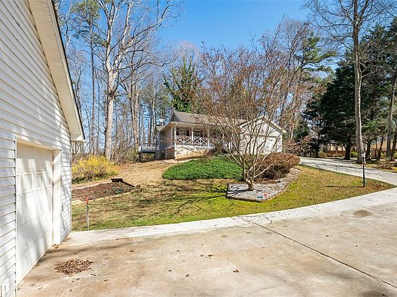 3rd image of 115 Buxton Dr