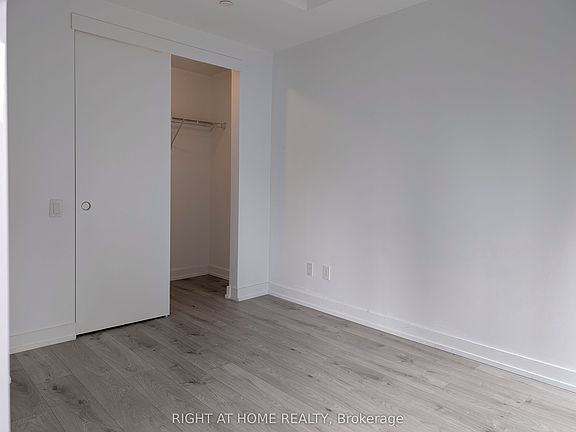 5th image of 161 Roehampton Ave #723