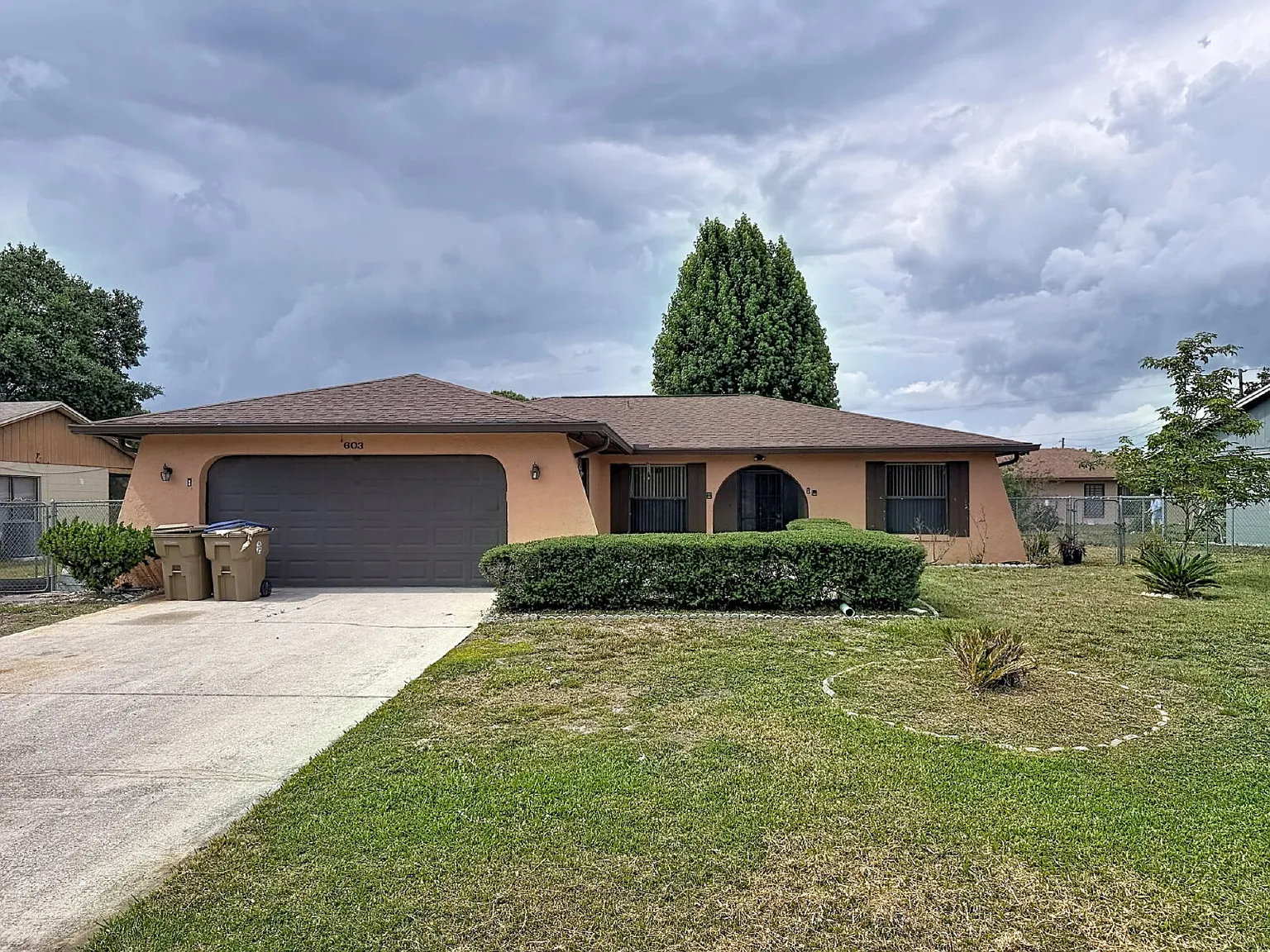 3 bed, 2.0 bath, 1208 sqft, $1,595 — Photo 1