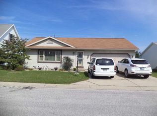 990 Sharon Ct, Middlebury, IN 46540