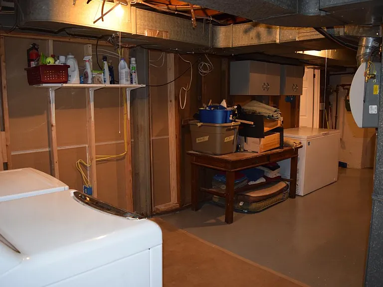 washer and dryer hook ups (no washer and dryer included)