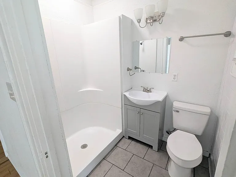 2224 Magnolia St — Photo 6
