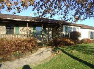 16360 W Lanark Rd, Forreston, IL 61030