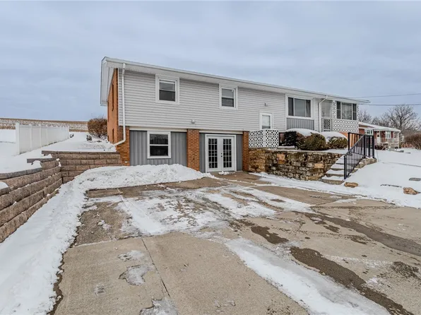 1155 University Dr, Dunbar, PA 15431