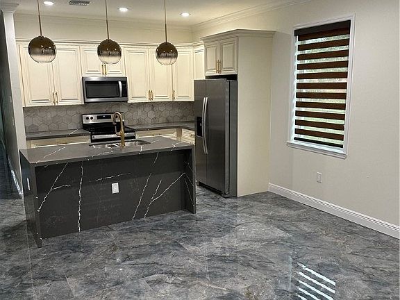 5th image of 1785 Glenway Ct