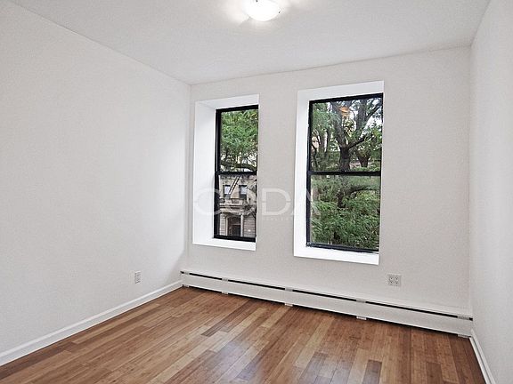 3rd image of 166 Vernon Ave APT 3