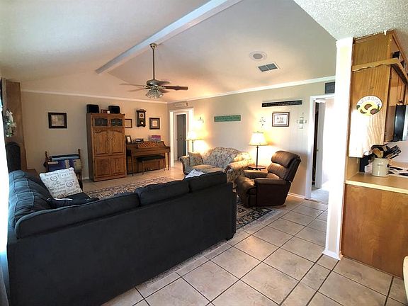 4th image of 304 S Heights Dr