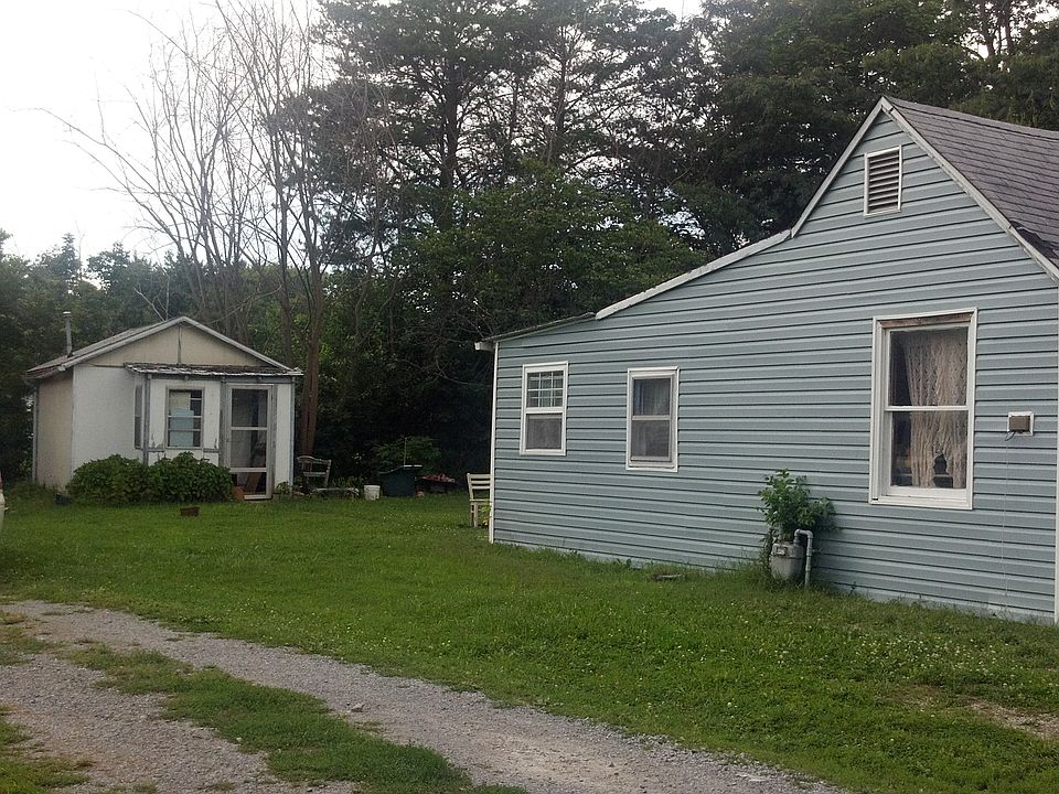 2nd image of 302 Hickory St