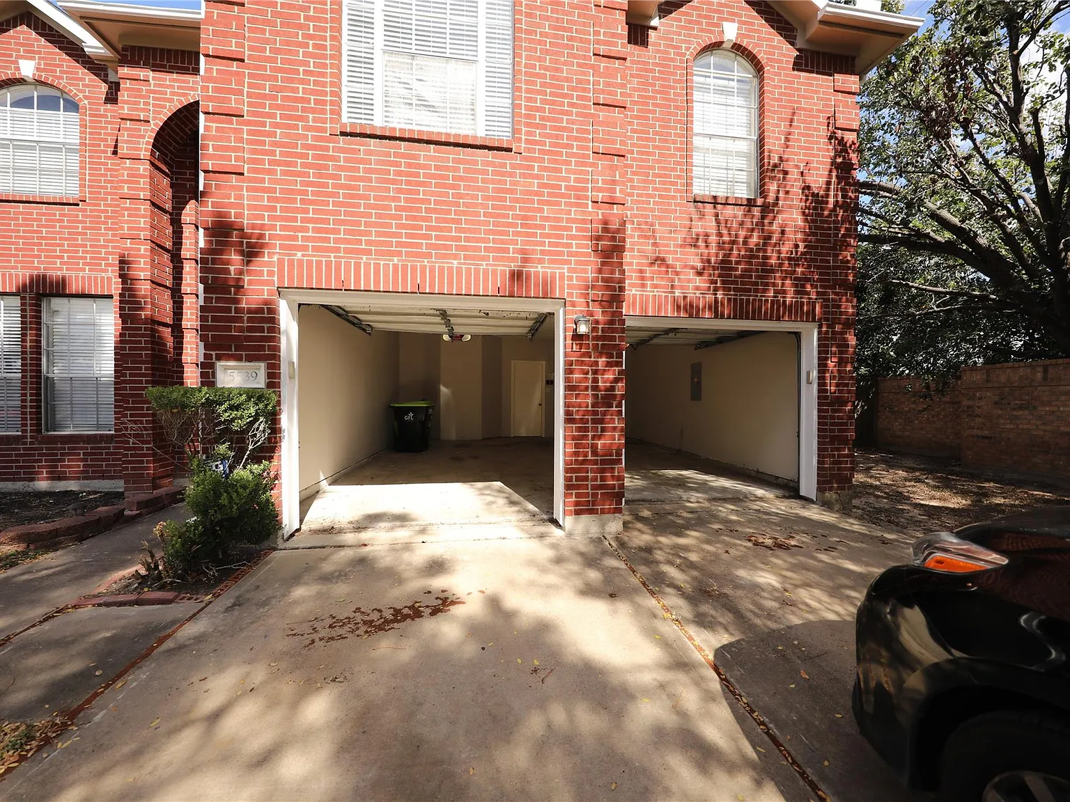 4 bed, 2.5 bath, 2743 sqft, $2,395 — Photo 2