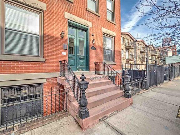 3rd image of 250 York St APT 3D