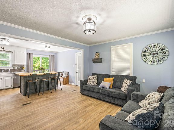 3rd image of 2060 Barringer Cir