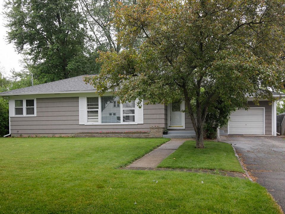 216 Colonial Ave-101