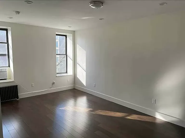 91 Allen St #13 — Photo 3