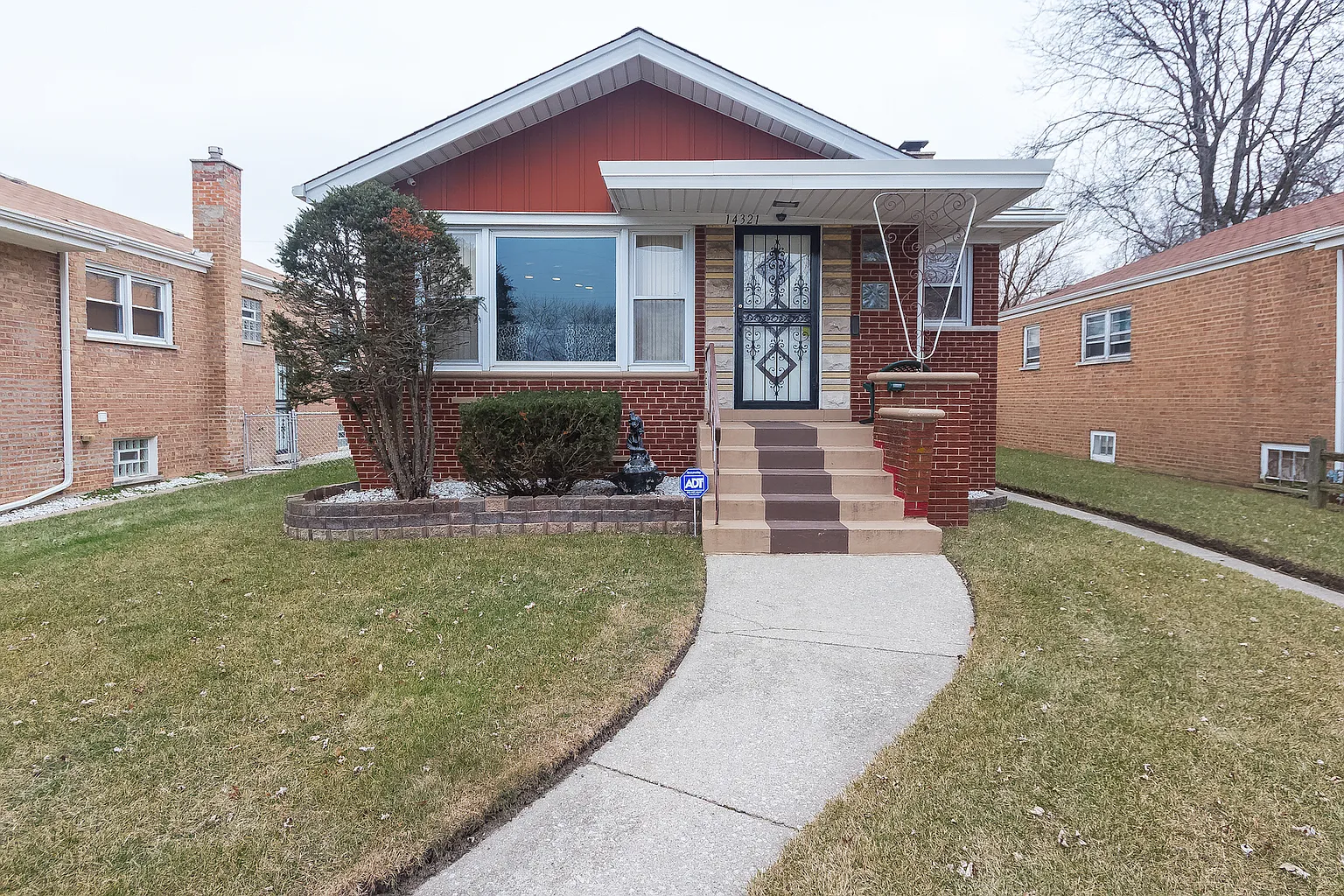 14321 Kimbark Ave photo 1