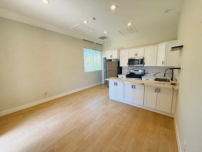 6179 Bluegrass Ave #B — Photo 6