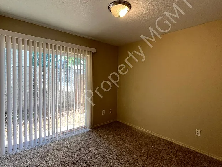 13424 SE Division St — Photo 3