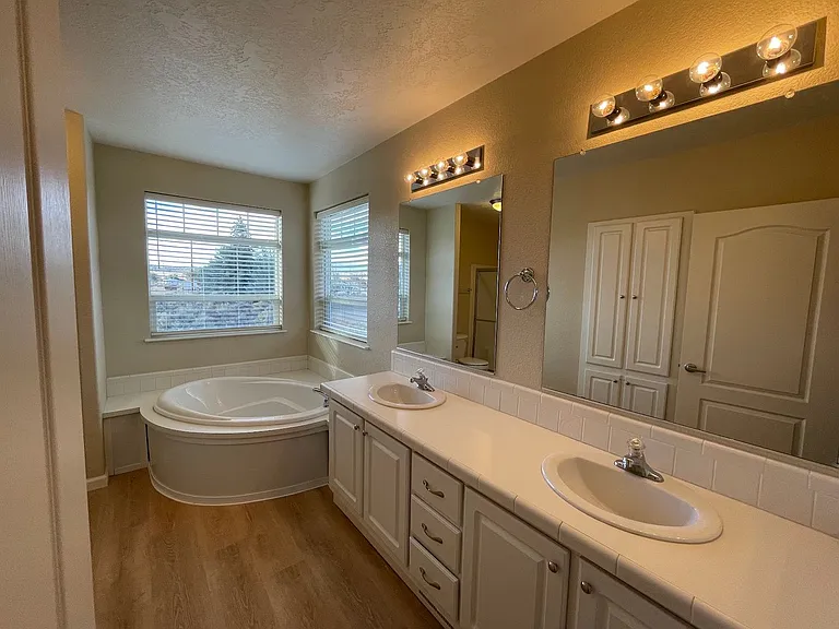 2335 Jacobsen Ln — Photo 7
