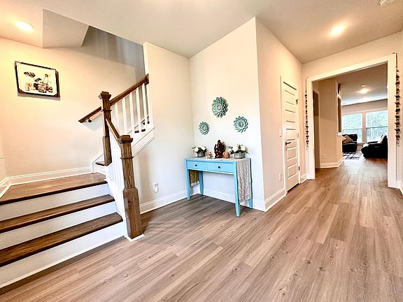 3rd image of 834 Chalkstone Ln