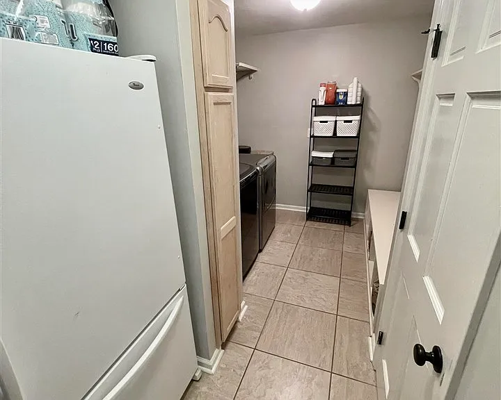 8185 Kimbrook Dr — Photo 16