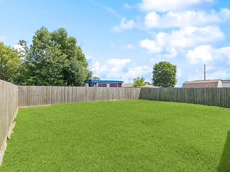 112 Saint Charles Pl — Photo 14