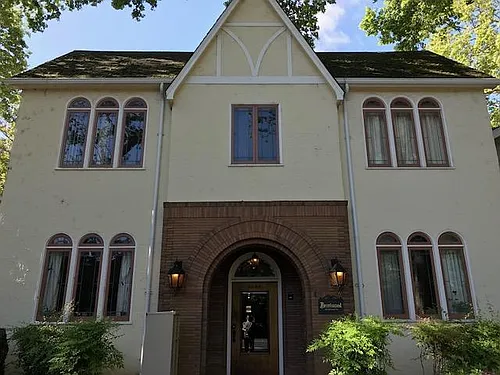 2204 H St Photo 1